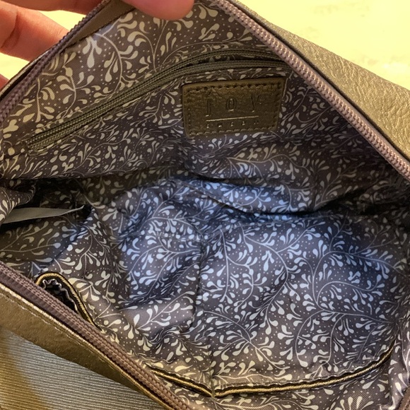 Joy Susan Bronze Gold Crossbody Purse - Picture 3 of 10